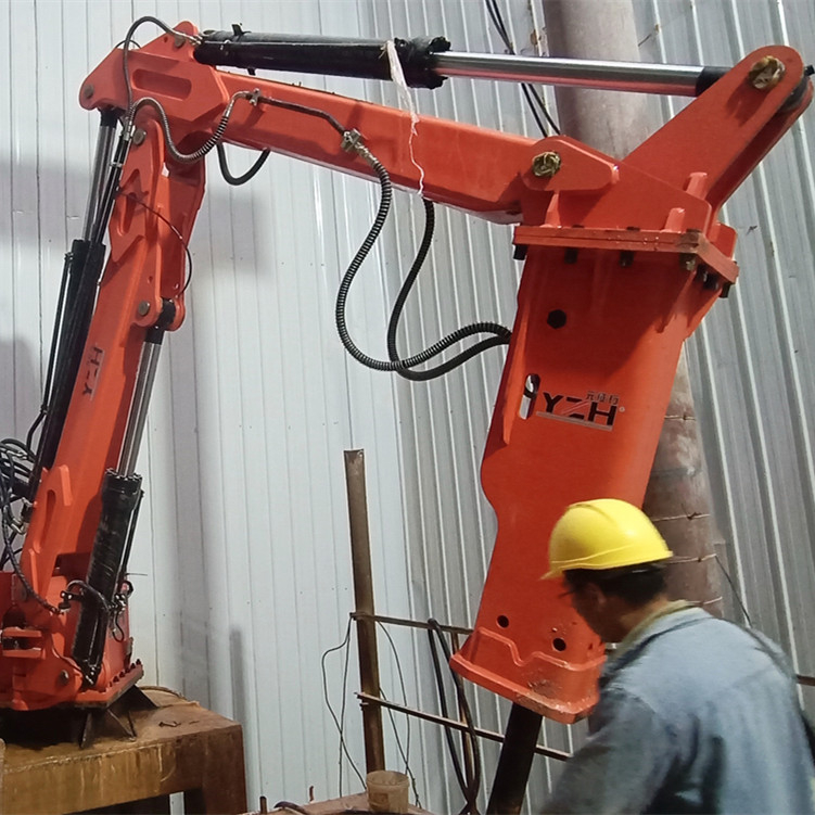 El sistema de boom rockbreaker se utiliza para el trituración primaria del agregado en la pantalla grizzly